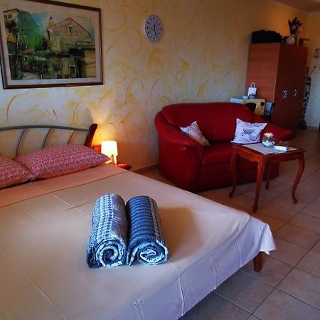 Studio Apartment Lela Ližnjan Εξωτερικό φωτογραφία