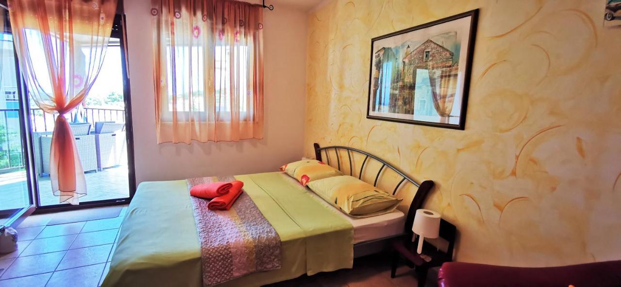 Studio Apartment Lela Ližnjan Εξωτερικό φωτογραφία