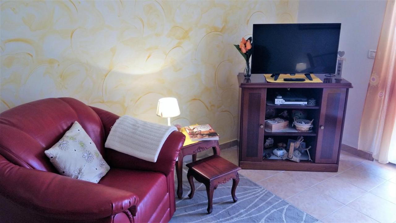 Studio Apartment Lela Ližnjan Εξωτερικό φωτογραφία